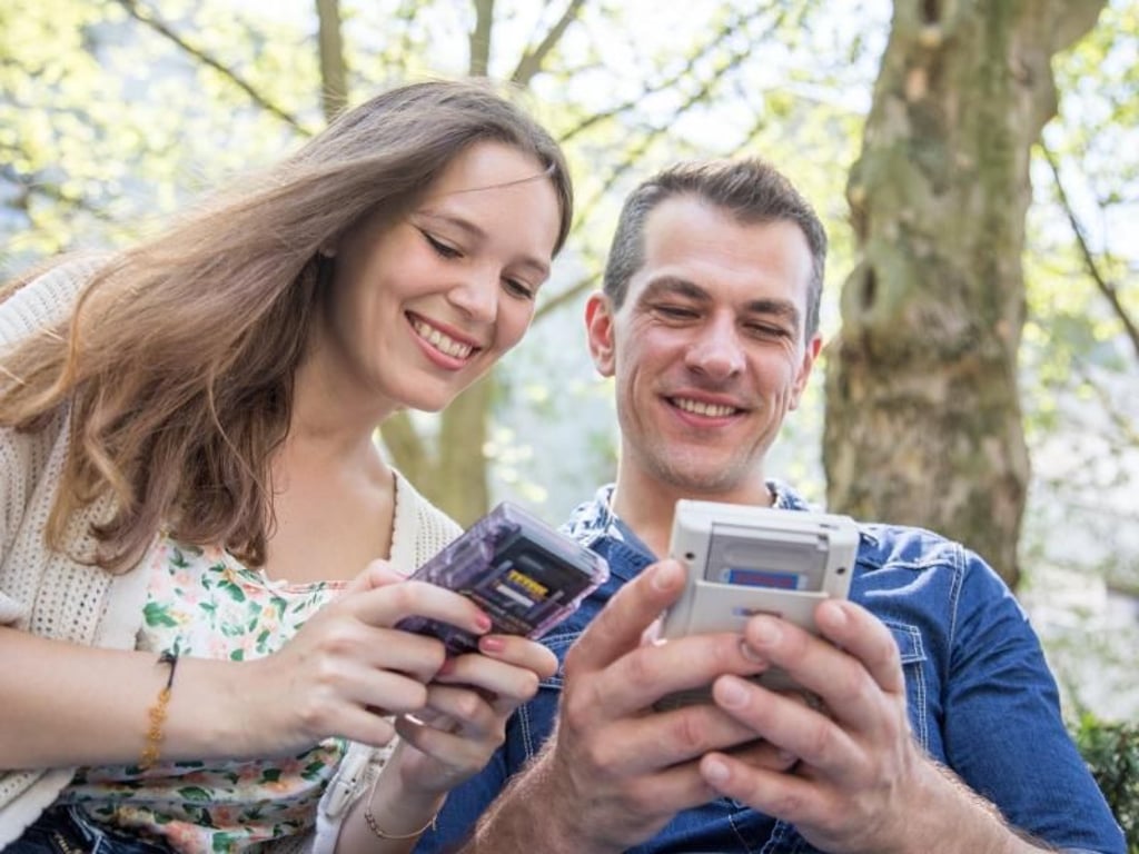 Nintendos Game Boy gibt es nun seit gut 30 Jahren. Er machte Anfang der 90er Jahre die Videospiele in großem Stil mobil. Foto: Andrea Warnecke