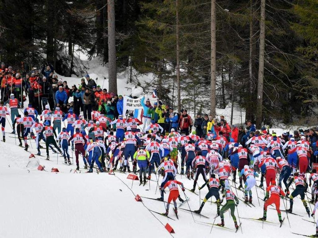 Der Start des Hauptfelds beim Ski Nordisch Weltcup in Seefeld. Foto: Barbara Gindl