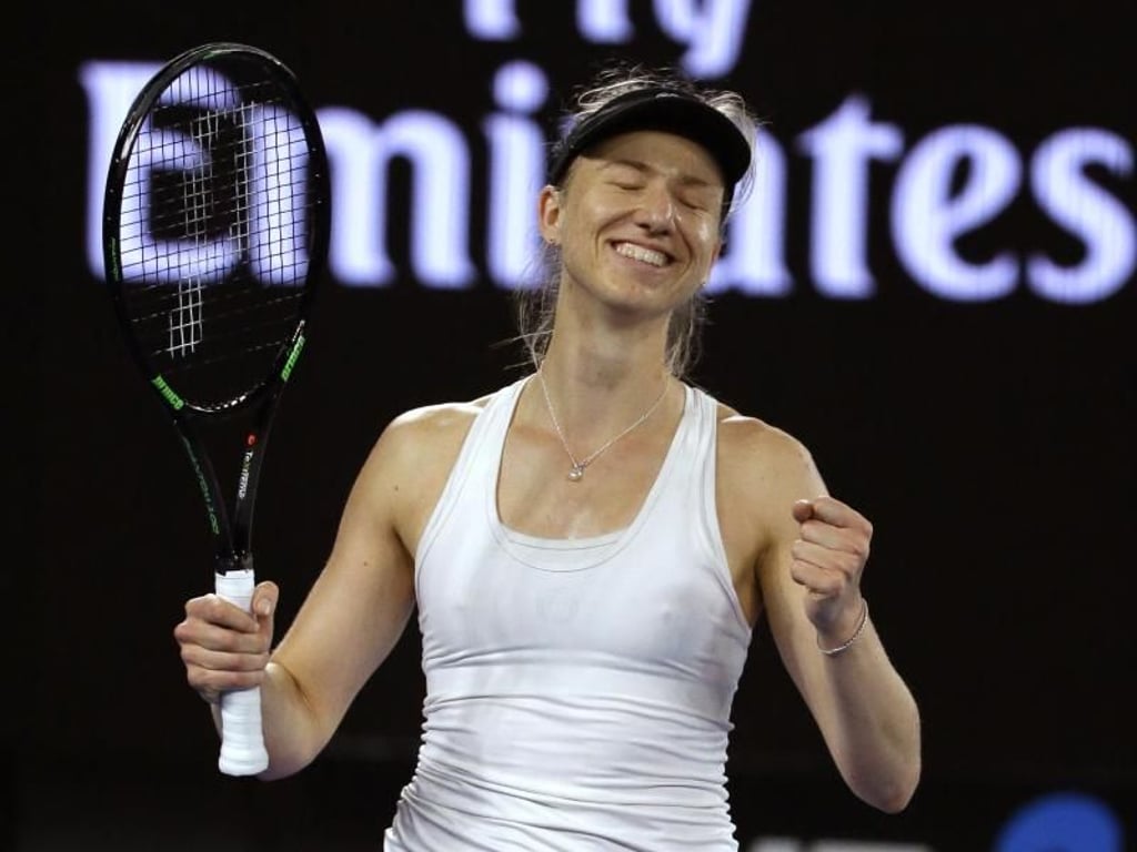 Mona Barthel jubelt nach ihrem Sieg gegen Barty aus Australien; im Achtelfinale spielt die Qualifikantin gegen Venus Williams. Foto: Ditav Alangkara