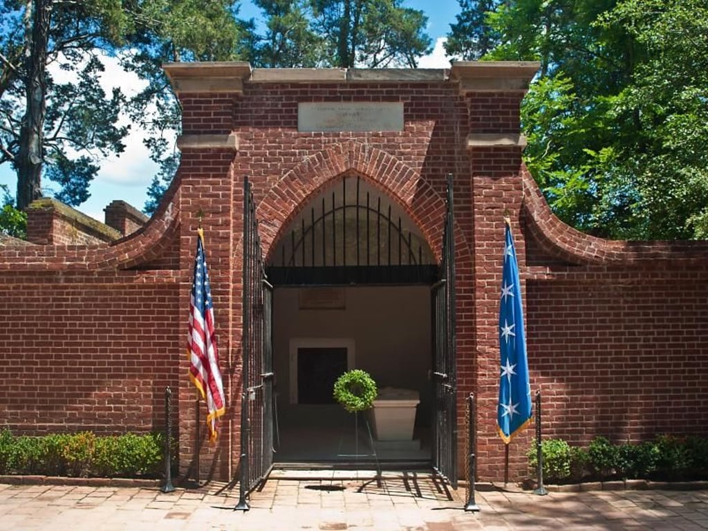Die Gruft des ersten Präsidenten: George Washington wurde auf seiner Plantage in Virginia beigesetzt. Foto: George Washington's Mount Vernon