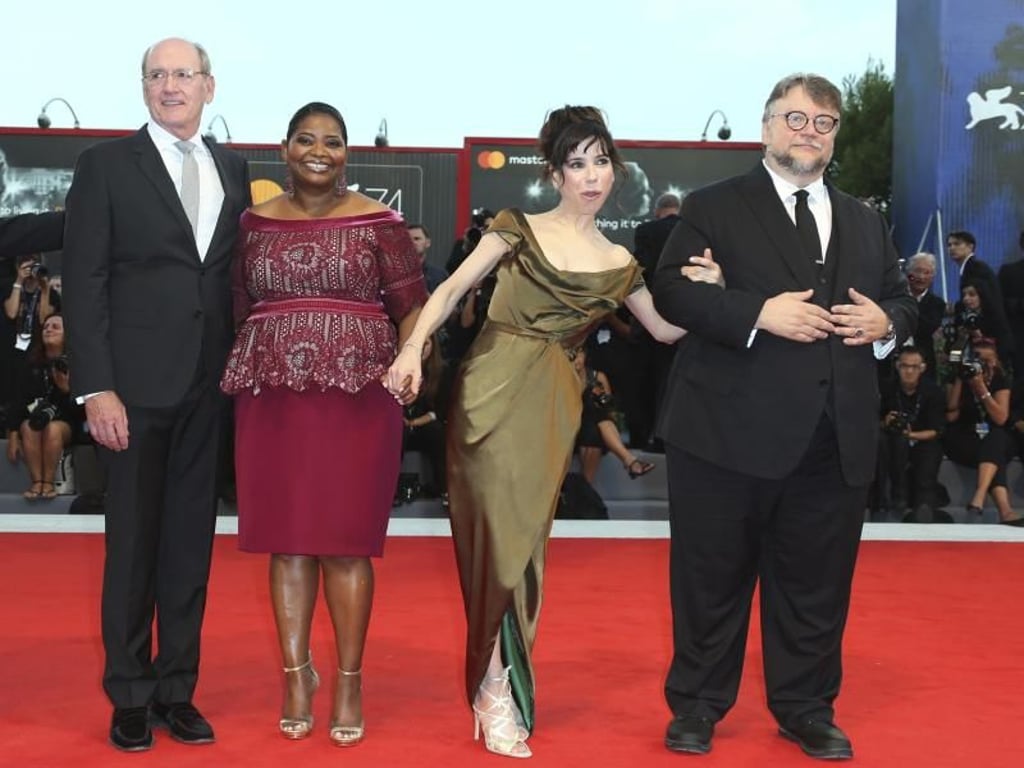 Guillermo del Toro (r-l), Sally Hawkins, Octavia Spencer und Richard Jenkins stellen ihren Film «Shape of Water» in Venedig vor. Foto: Joel Ryan/Invision/AP