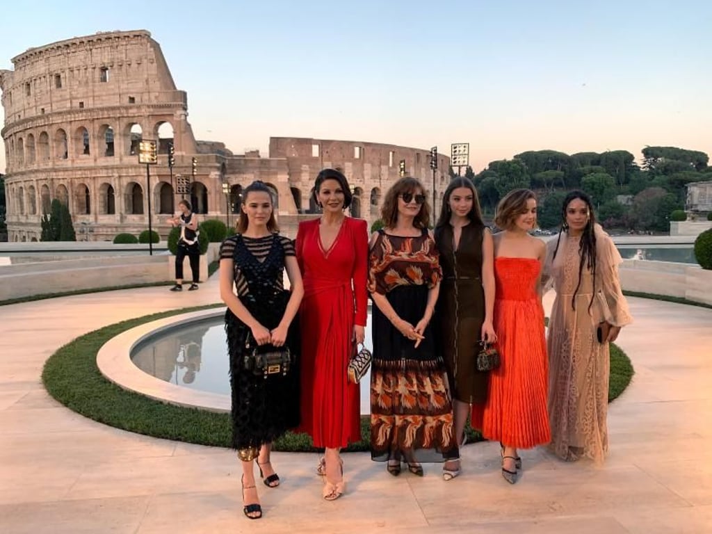 Hochkarätige Gäste: Daisy Ridley (l-r), Catherine Zeta-Jones, Susan Sarandon, Carys Zeta-Douglas, Kiernan Shipka und Lisa Bonet auf dem Palatin-Hügel. Foto: Annette Reuther