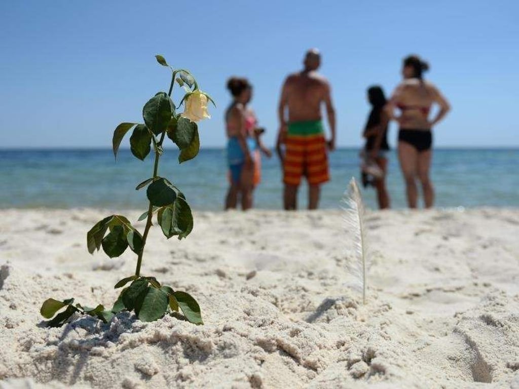 Nach dem Anschlag sind viele Touristen verunsichert. Rund 250 Deutsche wollen ihren Tunesien-Urlaub abbrechen. Foto: Andreas Gebert