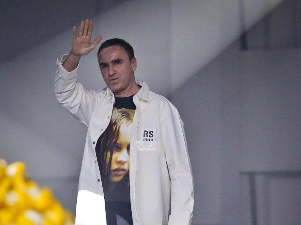 Der belgische Modedesigner Raf Simons nach der Präsentation seiner Kollekion auf der New York Fashion Week. Foto: Bebeto Matthews