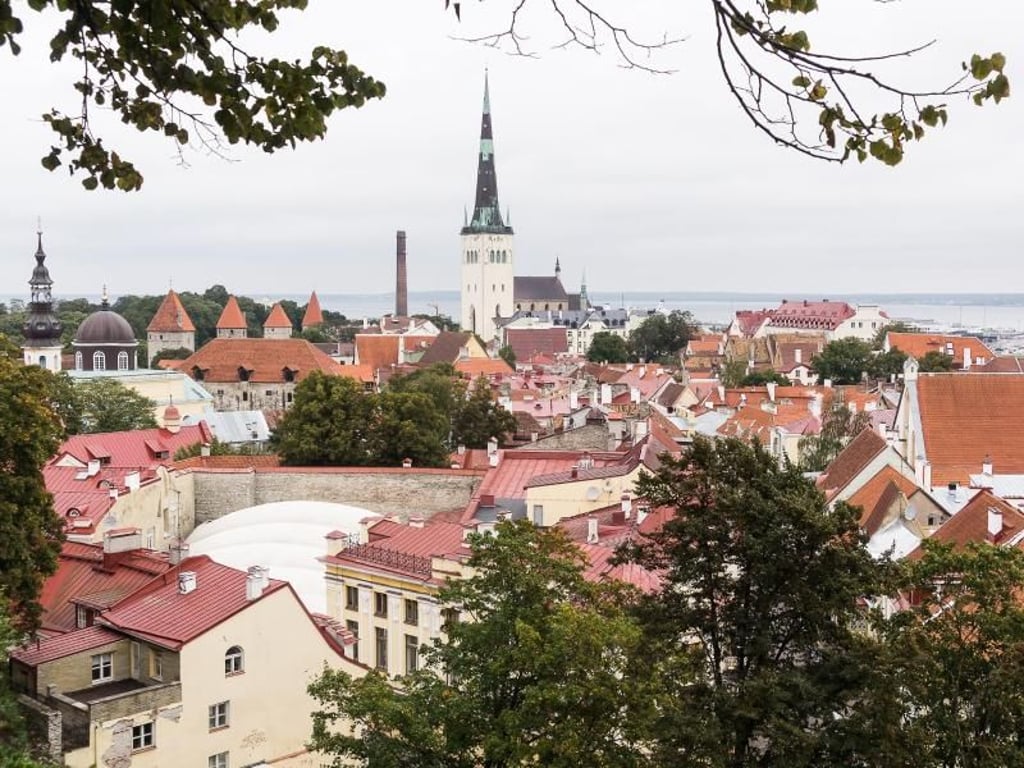 Talliin ist ein hübsches Städtchen mit einem mittelalterlichen Altstadtkern - und es gibt viele gute Restaurants. Foto: Philipp Laage/dpa-tmn