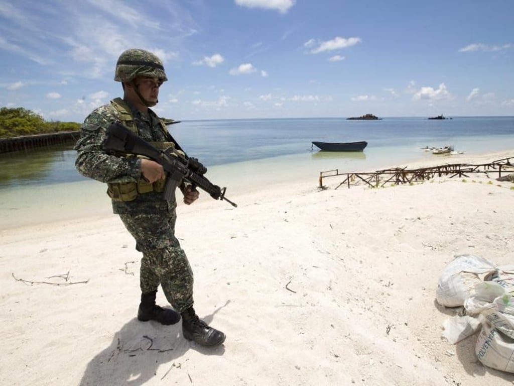 Ein philippinischer Soldat patrouilliert auf einer der umstrittenen Inseln im Südchinesischen Meer. Foto: Ritchie B. Tongo