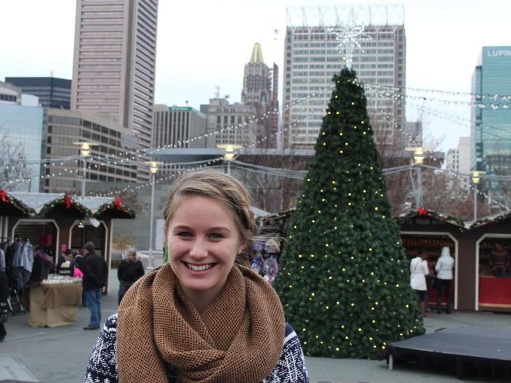 Anna Klemm ist Event-Managerin in Baltimore und weiß, warum der Glühwein mit Schuss auf dem Christmas Market nicht ausgeschenkt wird - es ist gesetzlich verboten. Foto: Verena Wolff
