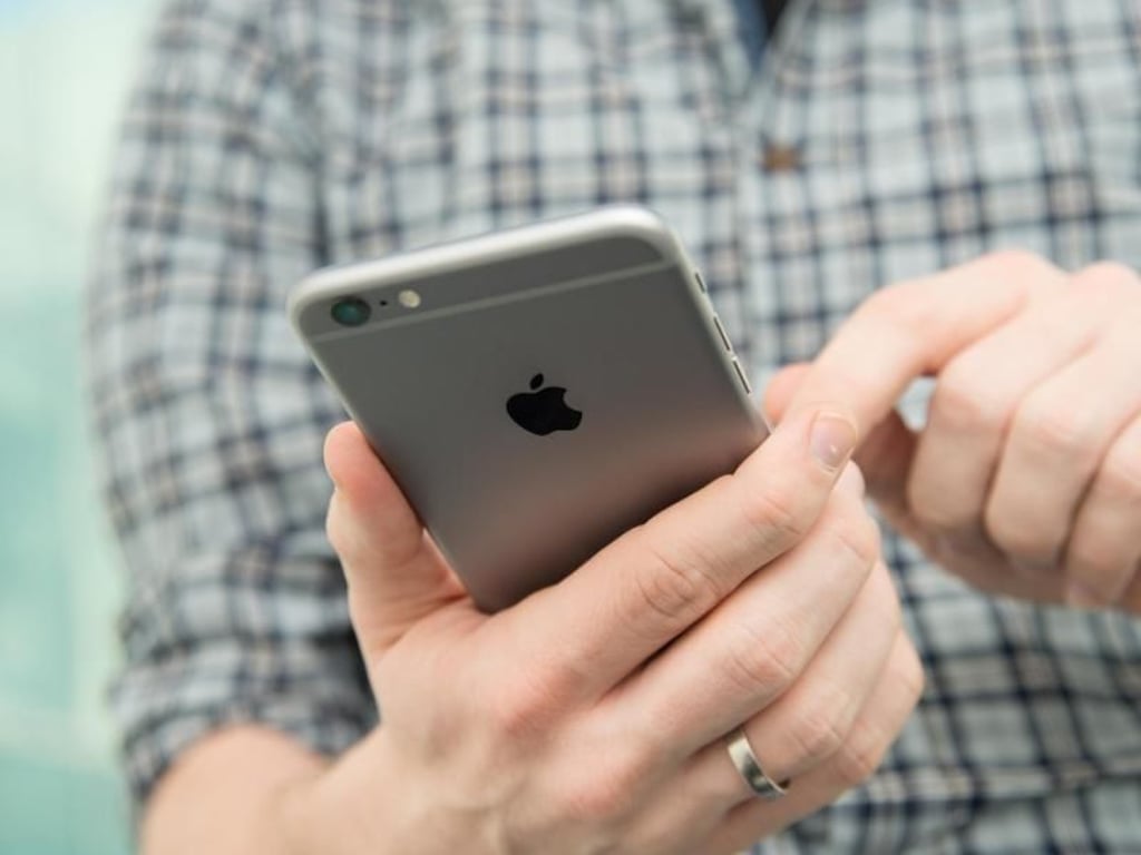 Die Kamera des iPhone 6S Plus verfügt zusätzlich noch über einen optischen Bildstabilisator. Er soll längere Blendenöffnungszeiten ohne Verwackler ermöglichen. Foto: Andrea Warnecke