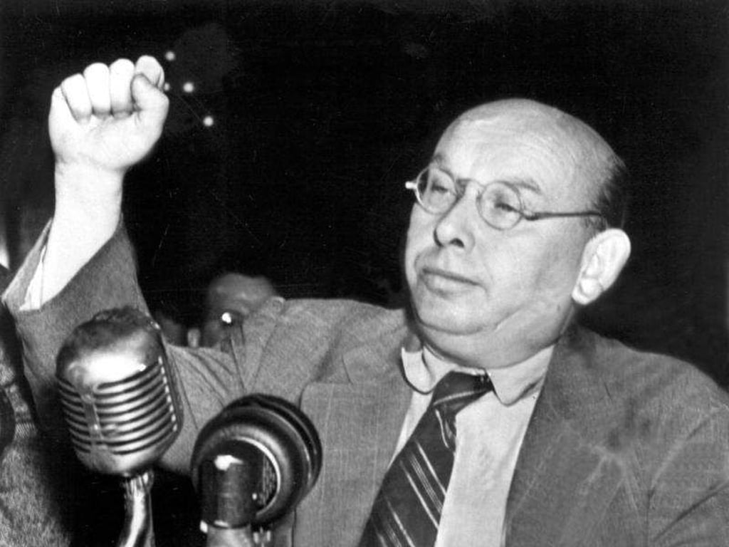 Hanns Eisler vor dem Ausschuß für unamerikanische Umtriebe. Foto: UPI/dpa