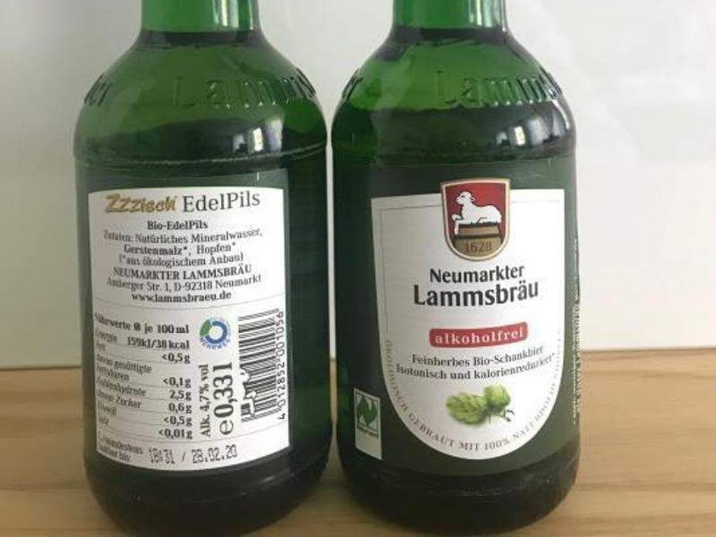 Die Brauerei Lammsbräu hat versehentlich Bier mit dem falschen Etikett beklebt. Daher stimmt bei einzelnen Flaschen die Bezeichnung «alkoholfrei» nicht. Foto: Lebensmittlwarnung.de/dpa-infocom