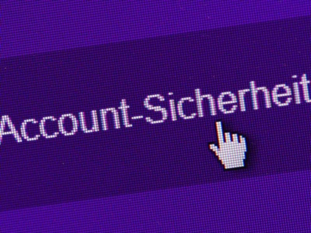 Viele Internetdienste bieten mittlerweile die Zwei-Faktor-Authentifizierung zur Verbesserung der Kontensicherheit an. Sie muss meist in den Einstellungen aktiviert werden. Foto: Andrea Warnecke