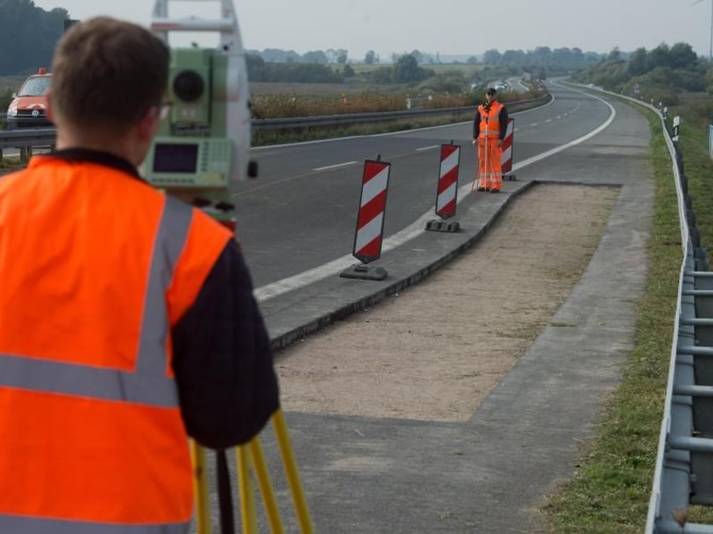 Aus Sicherheitsgründen muss die Autobahn A20 in Fahrtrichtung Lübeck gesperrt bleiben. Foto: Stefan Sauer