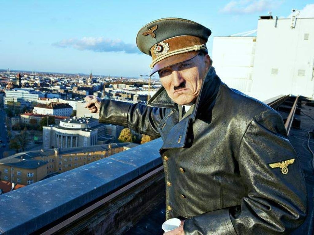 Oliver Masucci als Hitler in einer Szene des Kinofilms «Er ist wieder da». Foto: Constantin Film Verleih