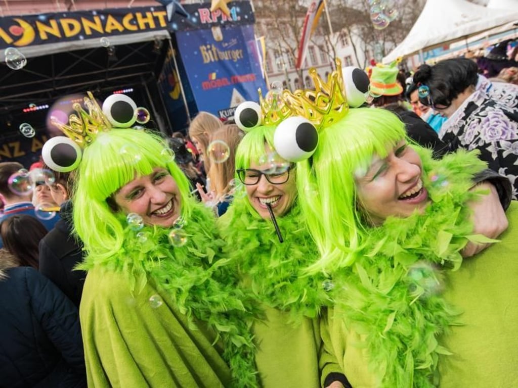 Lachende Frösche in Mainz: Tier-Kostüme sind in diesem Jahr besonders angesagt. Foto: Andreas Arnold