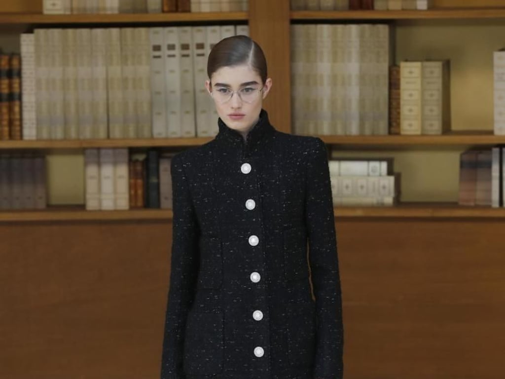 Hoch aufgeschlossen: Entwurf von Chanel bei den Haute-Couture-Schauen für Herbst/Winter 2019/20. Foto: Michel Euler