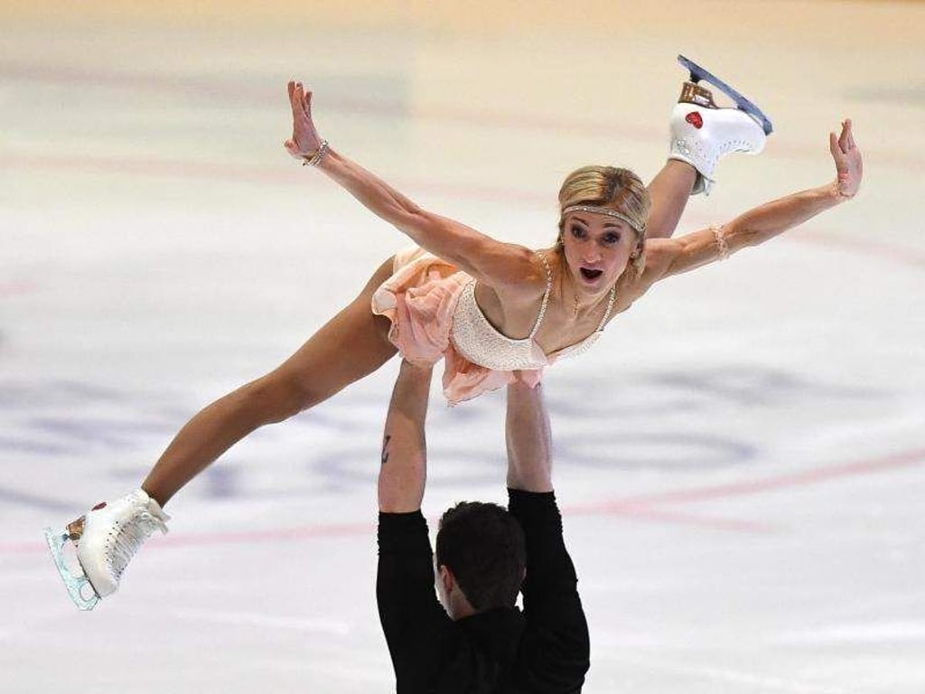 Aljona Savchenko und Bruno Massot werten die deutschen Eiskunstlauf-Meisterschaften mit ihrer Weltklasse auf. Foto: Fabian Sommer