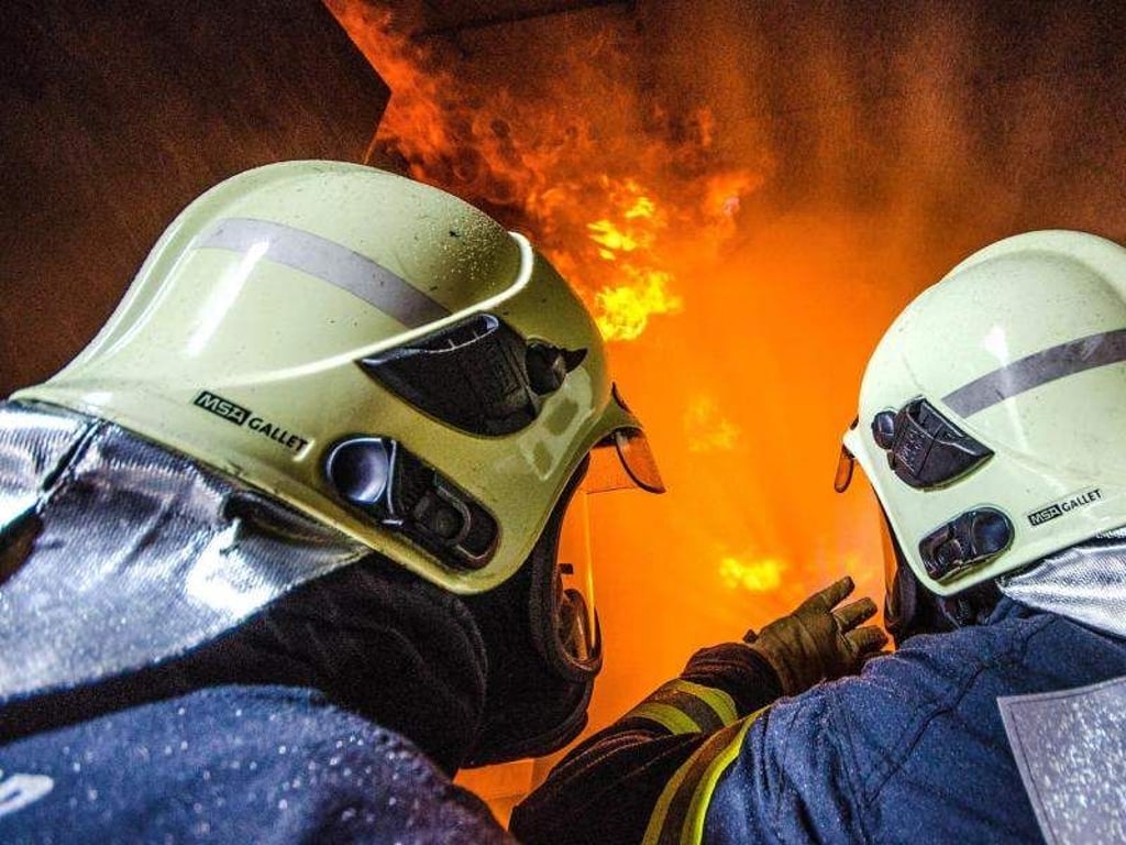 Feuerwehrleute der zentralen Feuer- und Rettungswache 2 Gelsenkirchen bei einem Einsatz. Foto: Feuerwehr Gelsenkirchen/WDR
