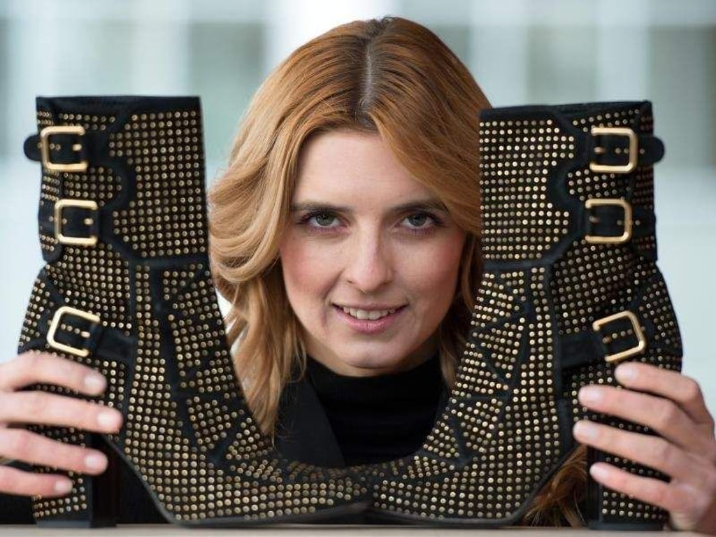 Voluminöse Blockabsätze sind im Winter angesagt. Hier ein Modell des Labels Laurence Dacade. Foto: Federico Gambarini