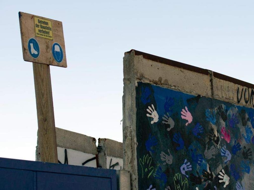 «Betreten der Baustelle verboten» an der Berliner «East Side Gallery». Foto: Inga Kjer