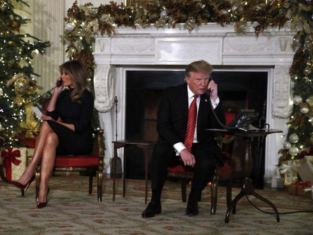 Donald und Melania Trump am Weihnachtstelefon. Foto: Jacquelyn Martin/AP
