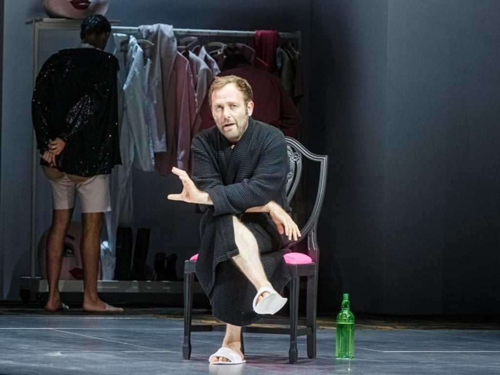 Samuel Weiss spielt den Protagonisten und Ich-Erzähler Florent. Foto: Markus Scholz