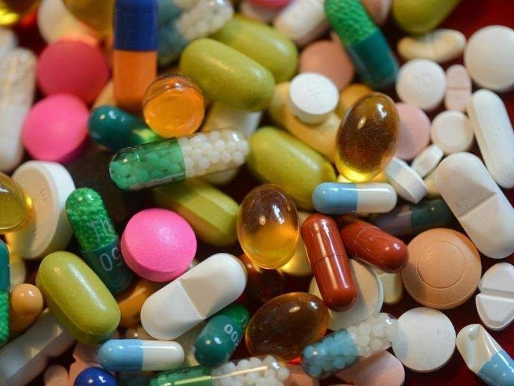 Patienten in Deutschland können nicht sicher sein, dass die Klinik die passenden Medikamente für sie hat. Die Krankenhäuser fordern, dass die Pharmahersteller Probleme künftig melden müssen. Foto: Matthias Hiekel/Archiv/Symbolbild