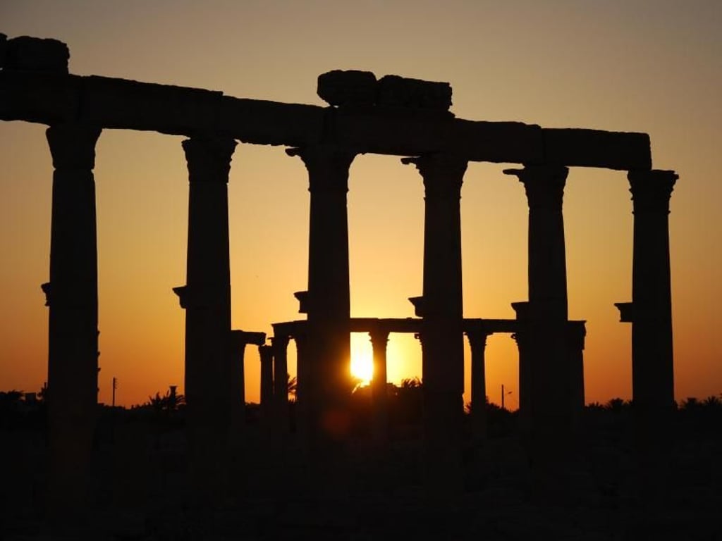 Sonnenaufgang über den Ruinen von Palmyra in der syrischen Wüste, aufgenommen am 03.06.2009. Foto: Chris Melzer