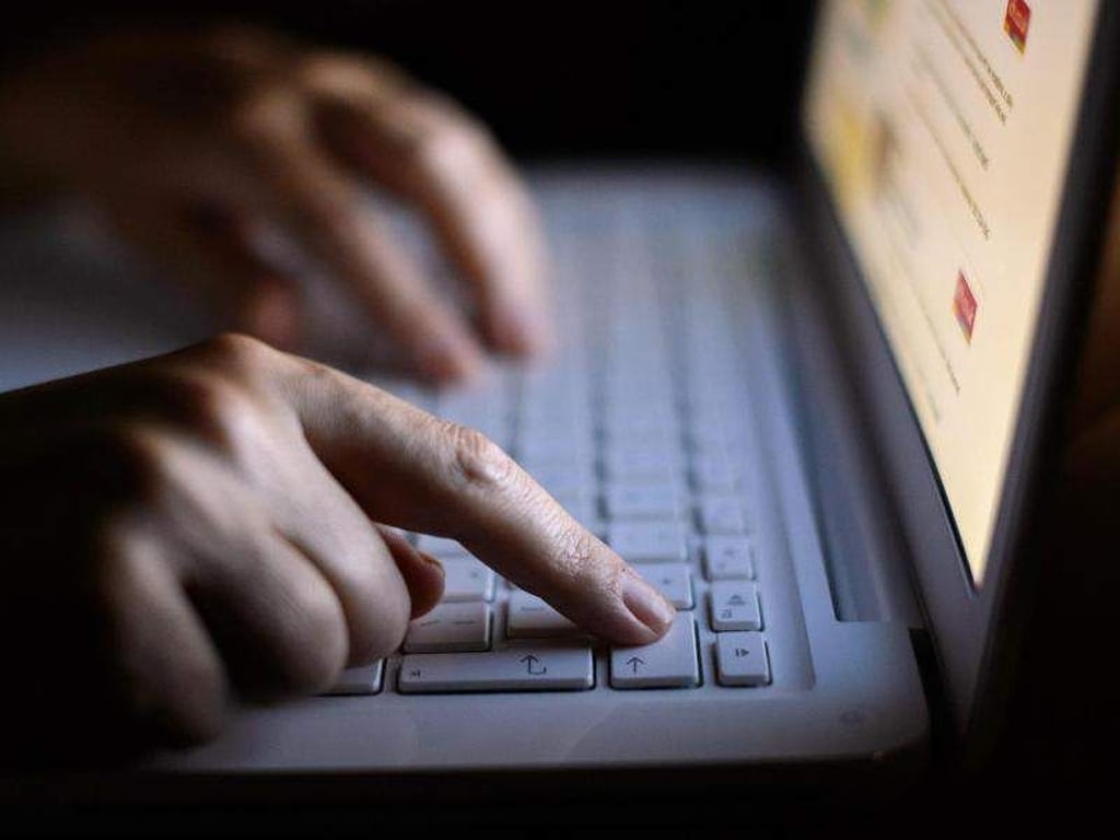 Reisen online buchen ist praktisch und schnell. Doch Vorsicht vor Betrügern. Foto: Dominic Lipinski/PA Wire