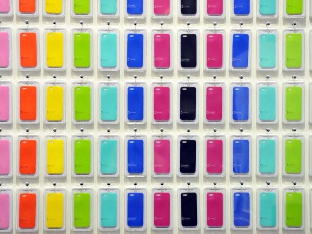 Ob Cover, Hülle oder Tasche: Alle schützen das wertvolle Smartphone. Foto: Andrea Warnecke