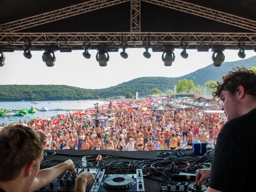 Das Sea Dance Festival in Montenegro ist ein Ableger des Exit in Serbien. Hier können Gäste Party am Wasser machen. Foto: Sea Dance Festival