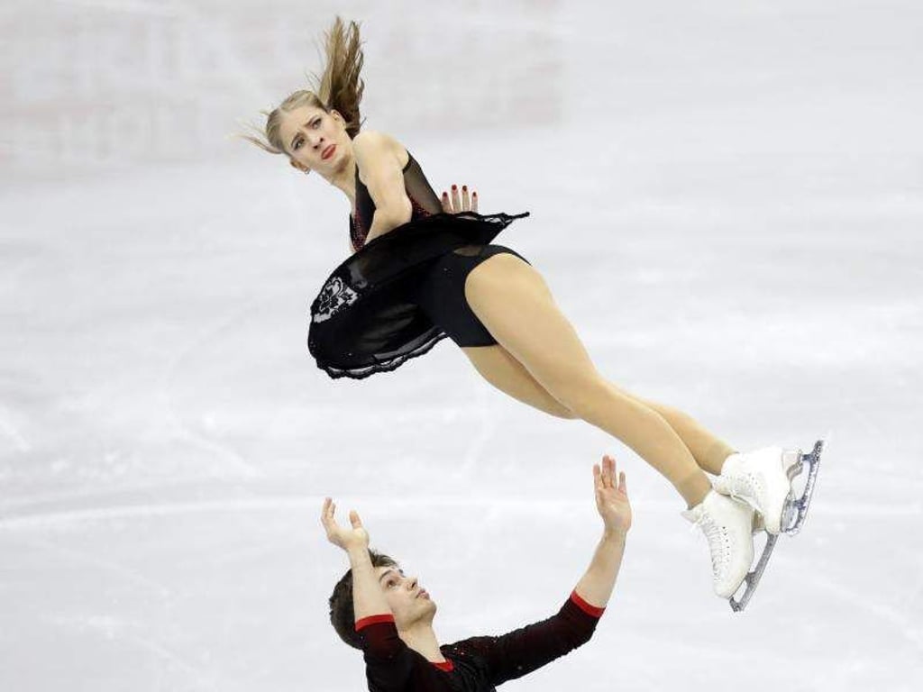 Die Paarläufer Minerva-Fabienne Hase und Nolan Seegert überzeugten mit einer guten Kür. Foto: Sergei Grits/AP
