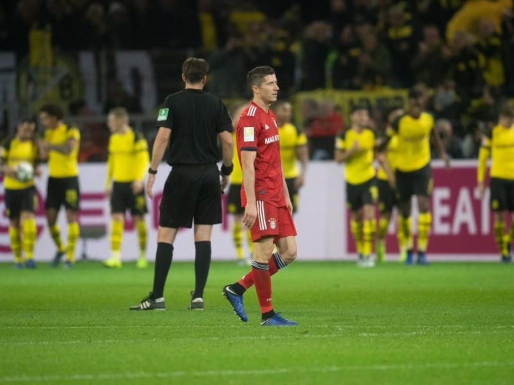 Bayern-Stürmer Robert Lewandowski war nach der Niederlage in Dortmund bedient. Foto: Bernd Thissen