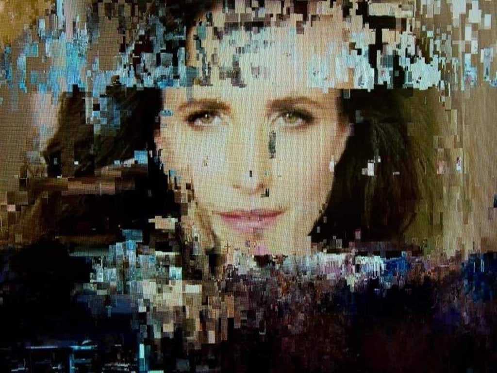 Wenn das Fernsehbild beim Empfang über DVB-T in kleine Teile zerfällt, kann das am falschen Standort der Zimmerantenne liegen. Foto: Andrea Warnecke