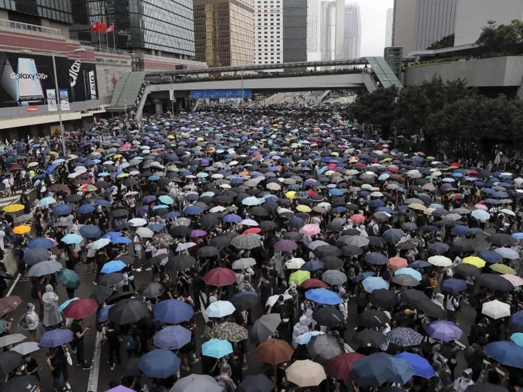 Gegner des Auslieferungsgesetzes nach China protestieren in Hongkong. Foto: Kin Cheung/AP