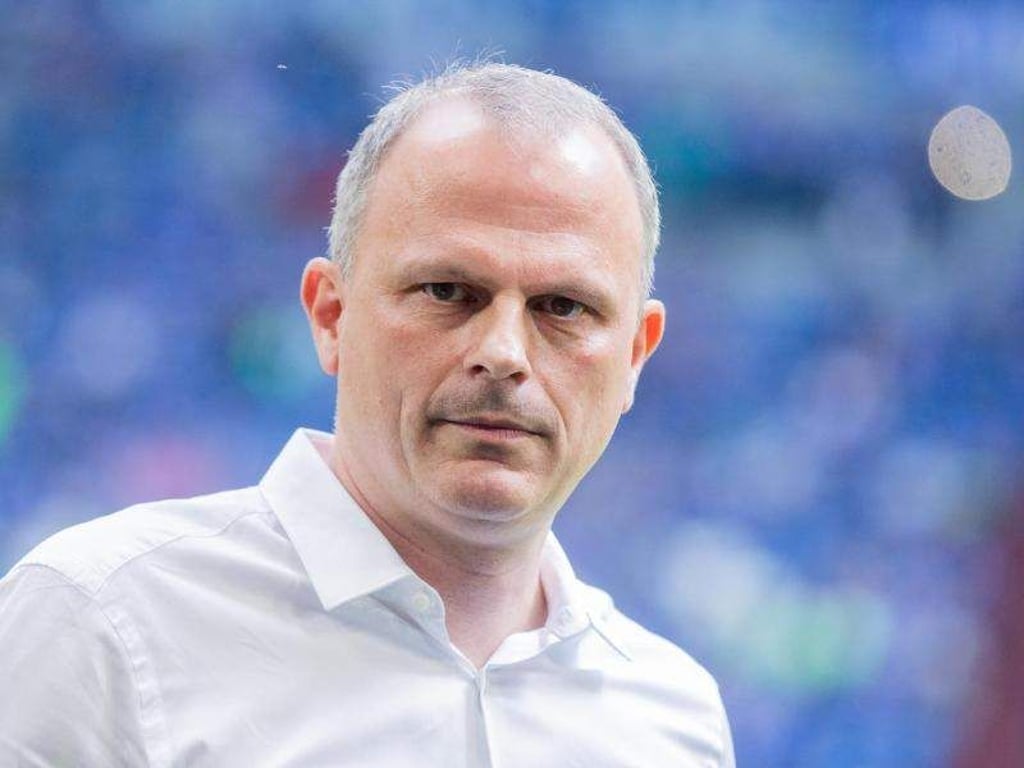 Will sich von einem Trio trennen: Schalkes Sportvorstand Jochen Schneider. Foto: Rolf Vennenbernd