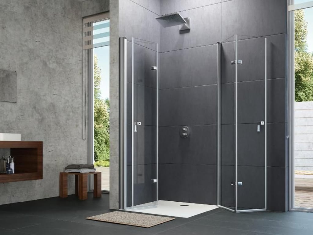 Eine ebenerdige Dusche wünschen sich viele, aber nicht jedes Bad ist für solche Konstruktionen geeignet. Hier ein Modell von HÜPPE-Design mit Falttüren. Foto: HÜPPE-Design/VDS