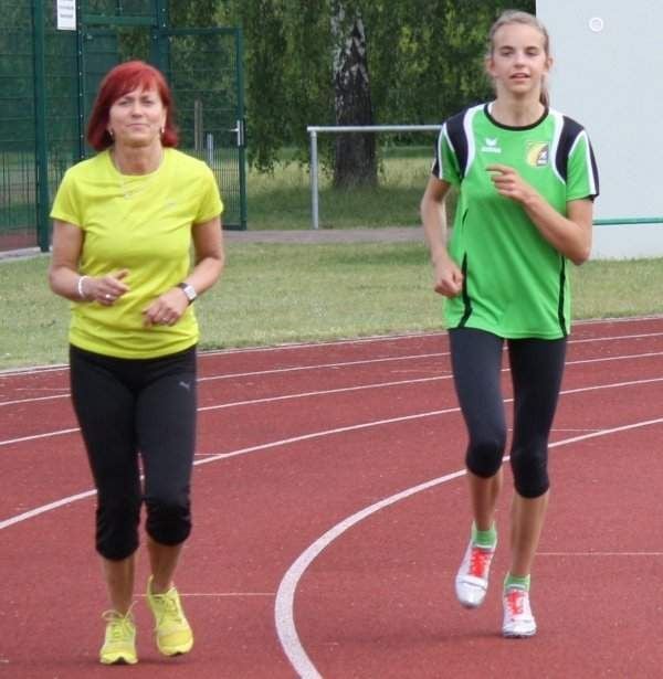 Nachwuchsathletin trifft die Olympiasiegerin Marlies Göhr