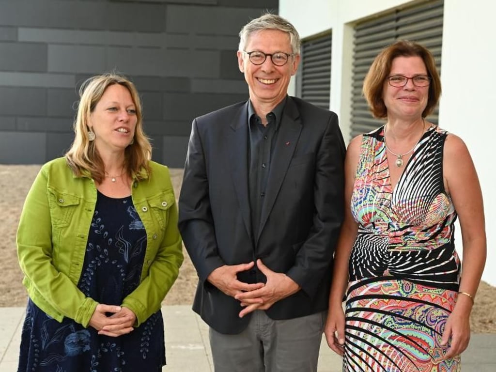 Maike Schaefer, Fraktionsvorsitzende von Bündnis 90/Die Grünen, der Bremer Bürgermeister Carsten (SPD) und Kristina Vogt, Fraktionsvorsitzende der Partei Die Linke (v.l.n.r.). Foto. Carmen Jaspersen Foto: Carmen Jaspersen