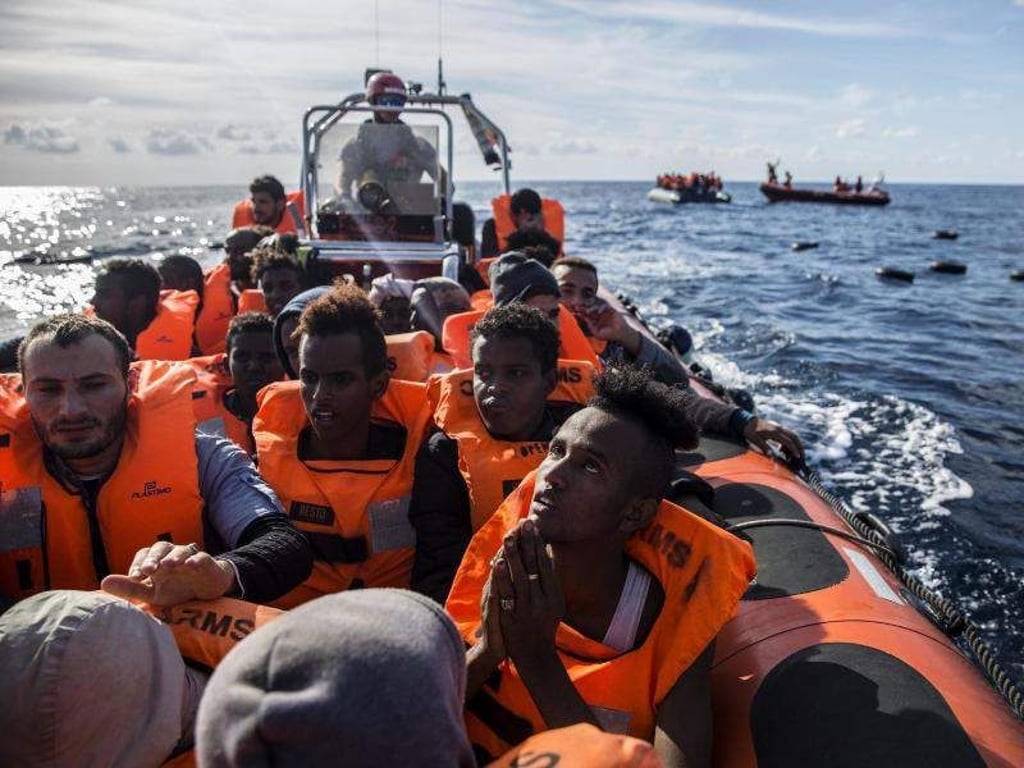 Vor Libyen rettet die spanischen Hilfsorganisation Proactiva Open Arms Migranten aus dem Mittelmeer. Foto: Olmo Calvo/AP