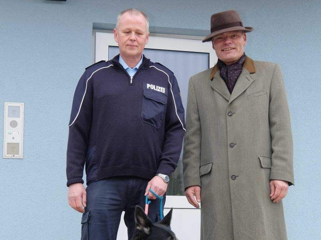 Kommissar Jörg Wilhelm (l.) und Innenminister Holger Stahlknecht (CDU). Foto: Sebastian Willnow