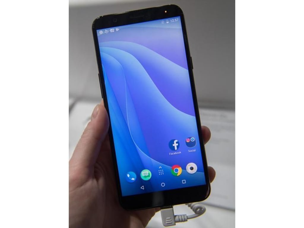 Das HTC Desire 12s verfügt über die Nahfunktechnologie NFC. Normalerweise gibt es das nur in deutlich teureren Smartphones. Foto: Andrea Warnecke