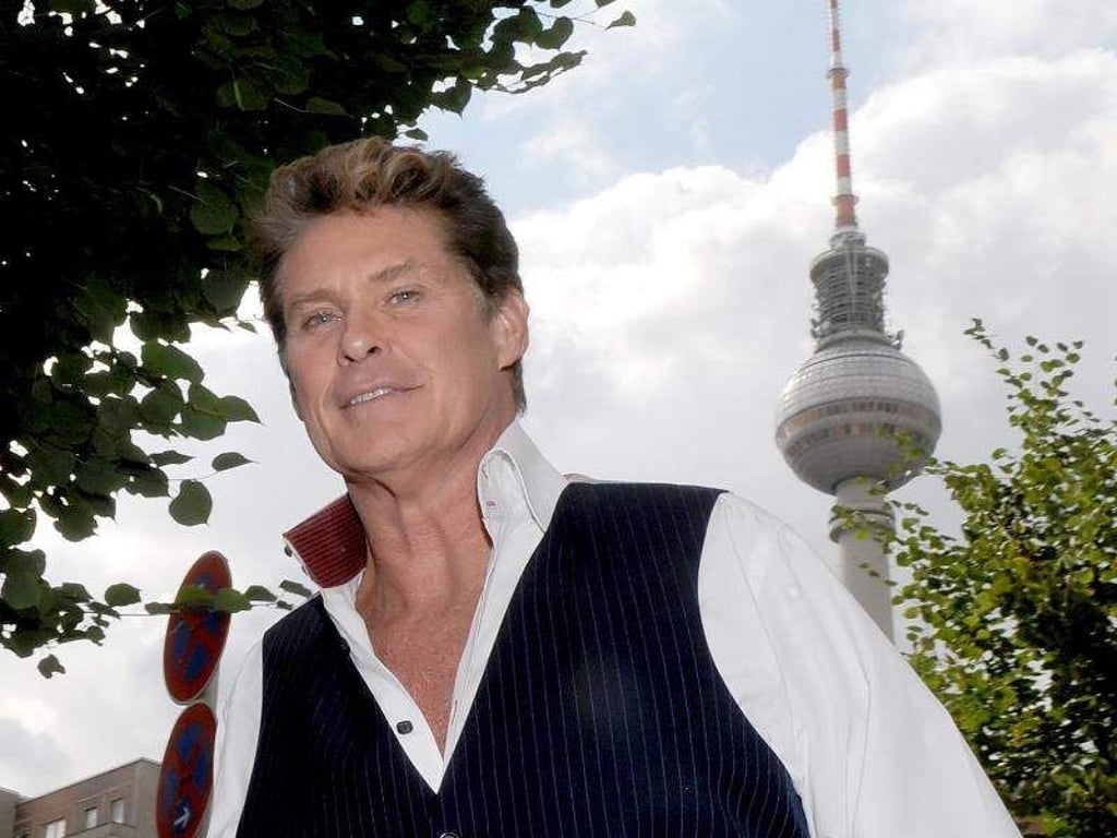 «Baywatch»-Star David Hasselhoff geht 30 Jahre nach seinem Superhit «Looking for Freedom» im kommenden Jahr auf Deutschlandtour. Foto: Britta Pedersen/dpa