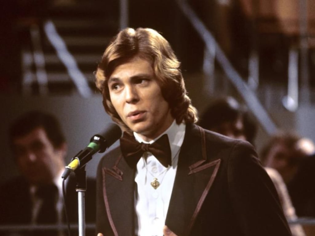 Jürgen Marcus nimmt 1975 mit «Ein Lied zieht hinaus in die Welt» am deutschen Vorentscheidung zum Grand Prix d'Eurovision de la Chanson teil. Foto: Heinz Wieseler