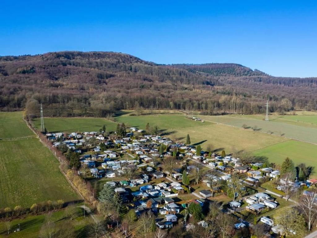 Im Missbrauchsfall Lügde hat die Polizei eine weitere Parzelle auf dem Campingplatz durchsucht. Foto: Guido Kirchner