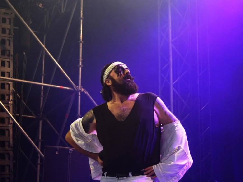 In all seiner Pracht und Herrlichkeit: Ex-Turbonegro-Frontmann Hans Erik Dyvik Husby ist jetzt als Hank von Hell unterwegs. Foto: Benedikt Wenck