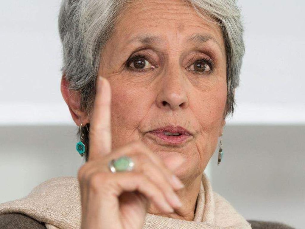 Die Musikerin Joan Baez kündigt sich zu Thurn-und-Taxis-Schlossfestspielen an. Foto: Jörg Carstensen