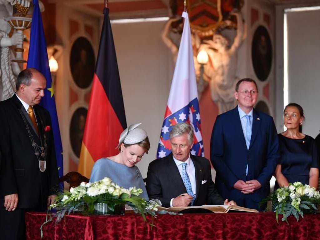 König Philippe und Königin Mathilde im Thronsaal von Schloss Friedenstein. Foto: Martin Schutt