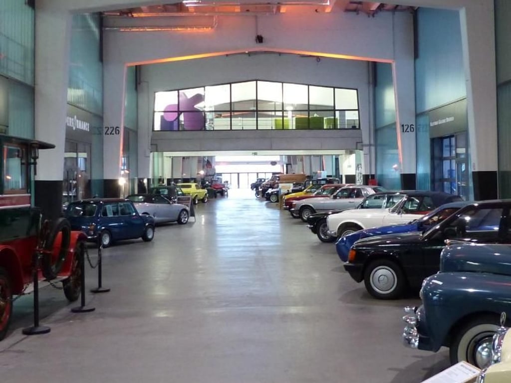 Hier werden Automobil-Liebhaber glücklich: Klassiker im Schuppen Eins. Foto: Schuppen Eins