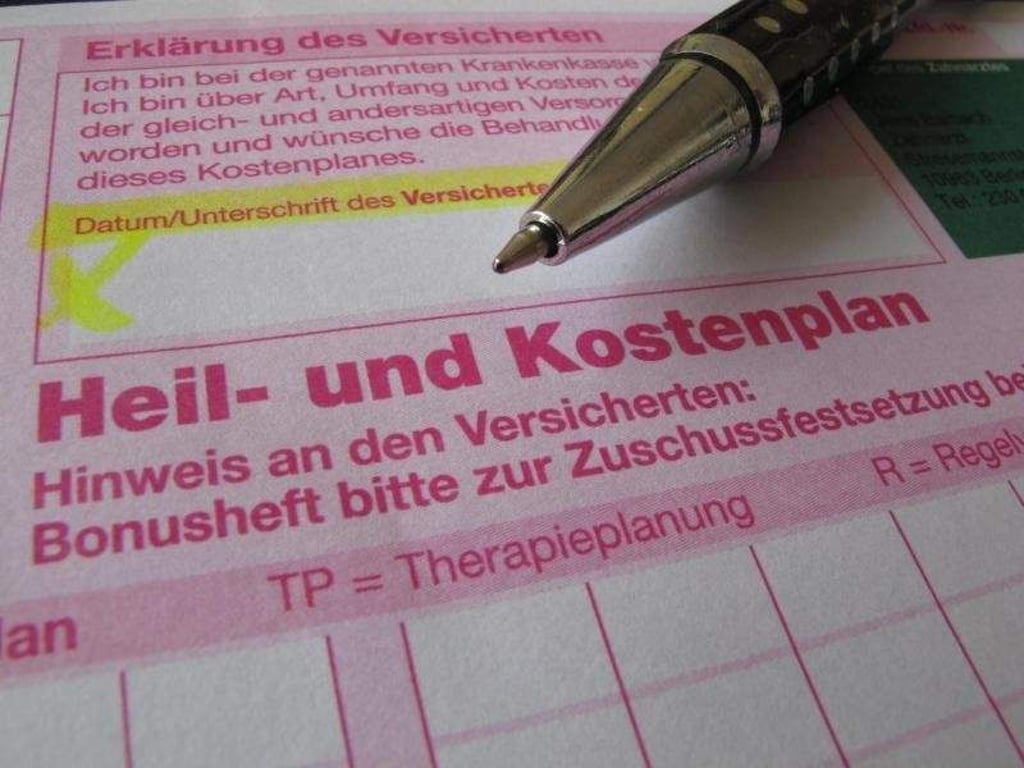 Mit einer Online-Hilfe können Patienten den Heil- und Kostenplan vom Zahnarzt besser verstehen. Foto: Soeben Stache
