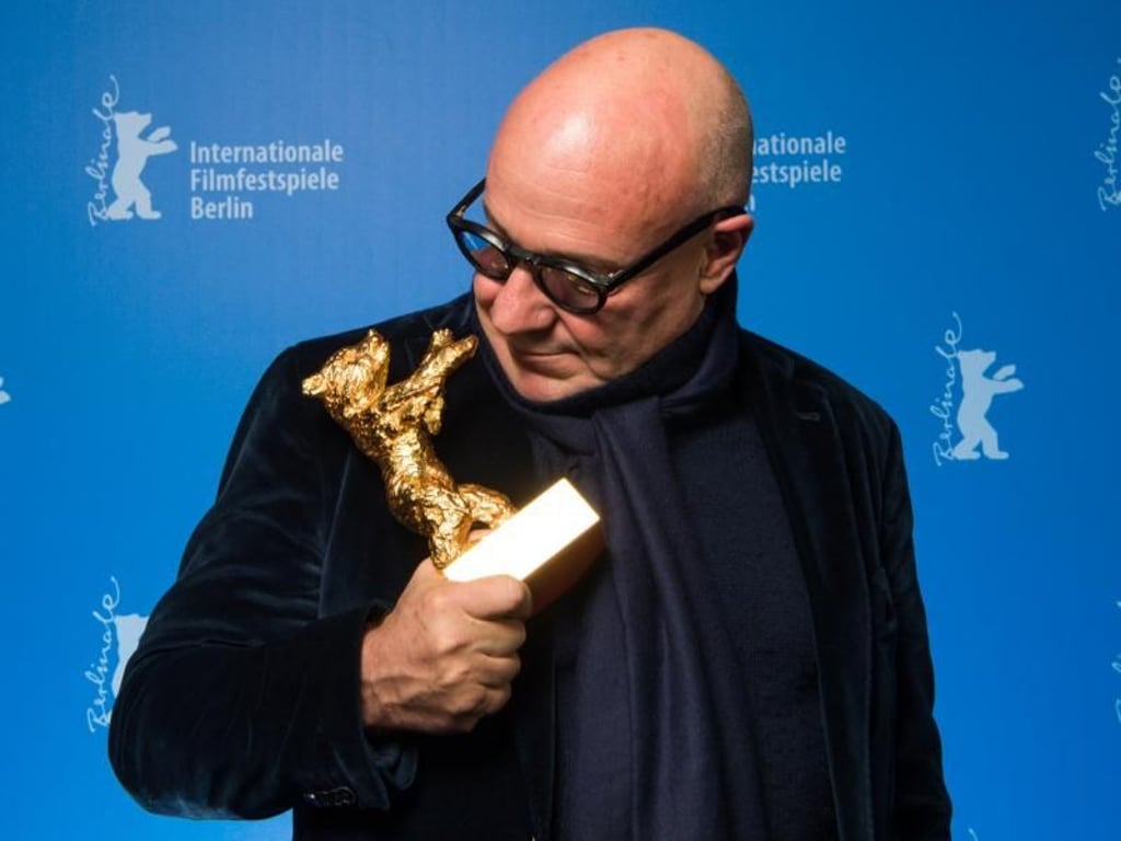 Mann mit Goldenem Bär: Gianfranco Rosi in Berlin. Foto: Bernd von Jutrczenka